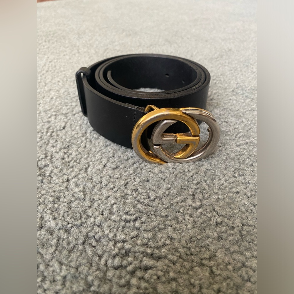 Vintage Gucci Black Belt with Dual-Tone Buckle